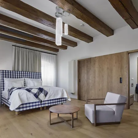 Otel Lotrinsky Velké Pavlovice