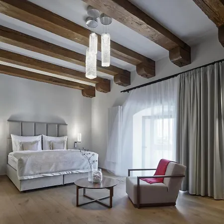 Lotrinsky 4* Вельке-Павловице