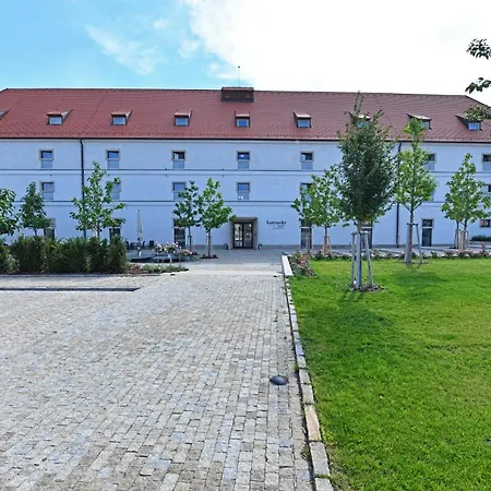 Otel Lotrinsky Velké Pavlovice