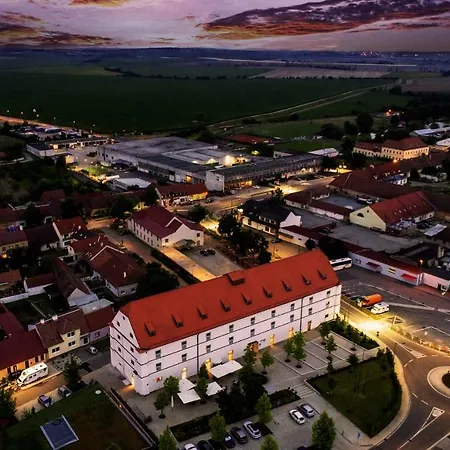Lotrinsky Hotel