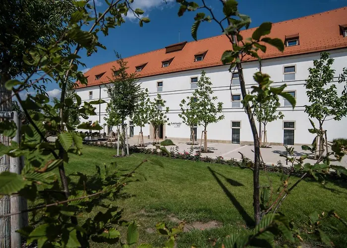 Hotell Lotrinsky Velké Pavlovice