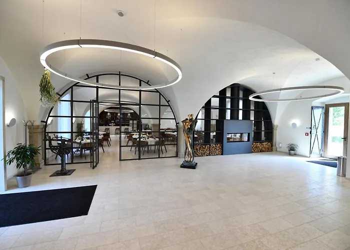 Hotell Lotrinsky Velké Pavlovice